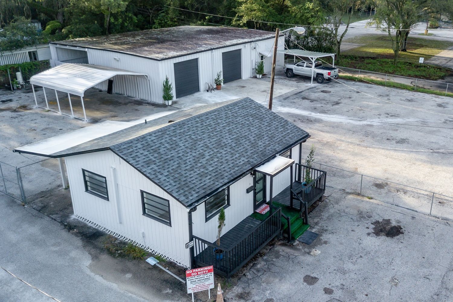 N. Florida Ave Warehouse or Automotive/Office/Showroom- 6,061 SF : 14041 N Florida Ave, Tampa, FL 33613